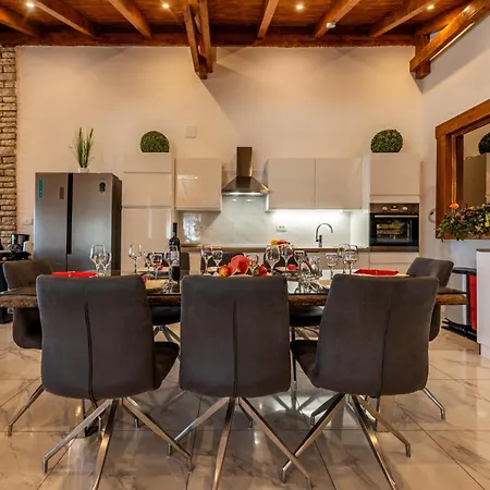 In With Jacuzzi Casa vacanze Turanj