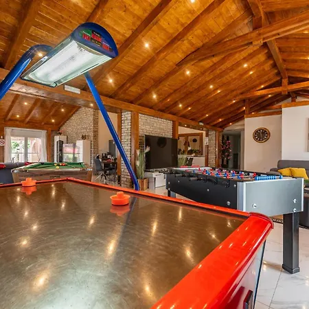 In With Jacuzzi Turanj