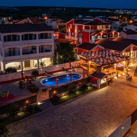 Casa vacanze In With Jacuzzi Turanj