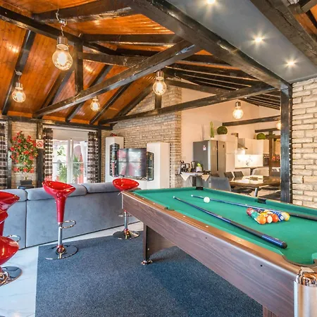 Ferienhaus In With Jacuzzi *