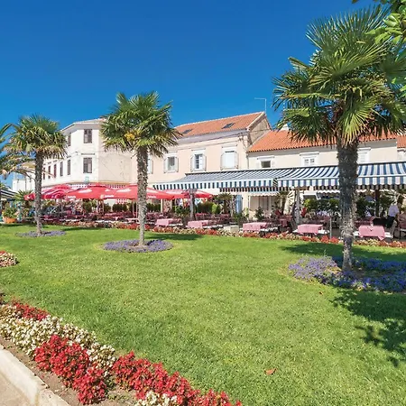 In With Jacuzzi * Turanj