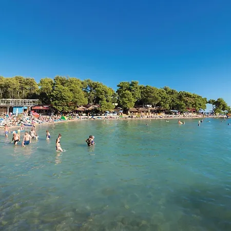 In With Jacuzzi Turanj