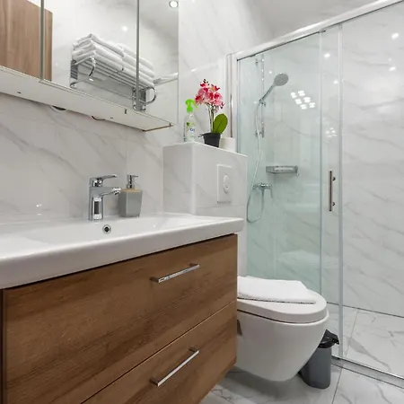 Prázdninový dům In With Jacuzzi *