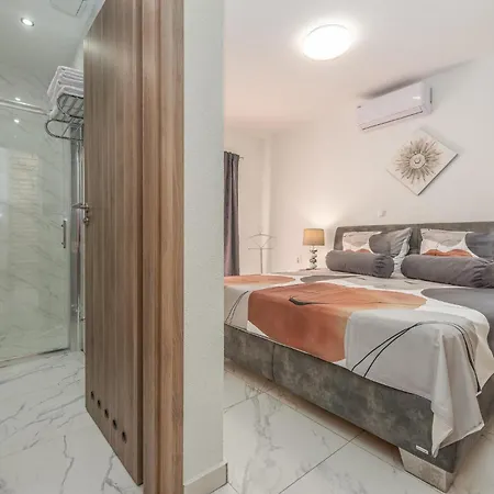 In With Jacuzzi Ferienhaus Turanj