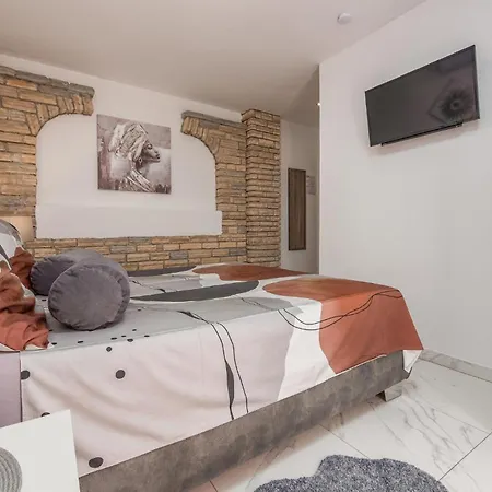 In With Jacuzzi Turanj