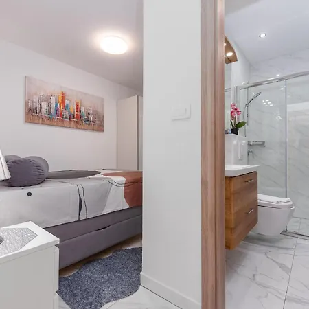 Ferienhaus In With Jacuzzi Turanj