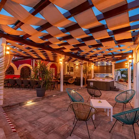 Casa de Férias In With Jacuzzi *