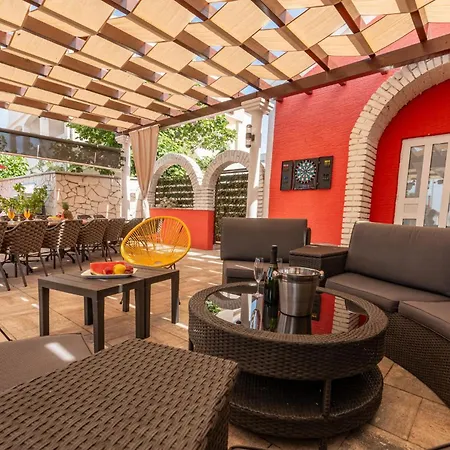 In With Jacuzzi Turanj