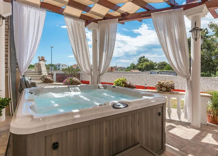Сasa de vacaciones In With Jacuzzi *