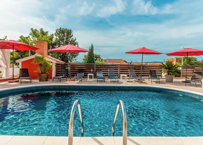Сasa de vacaciones In With Jacuzzi *