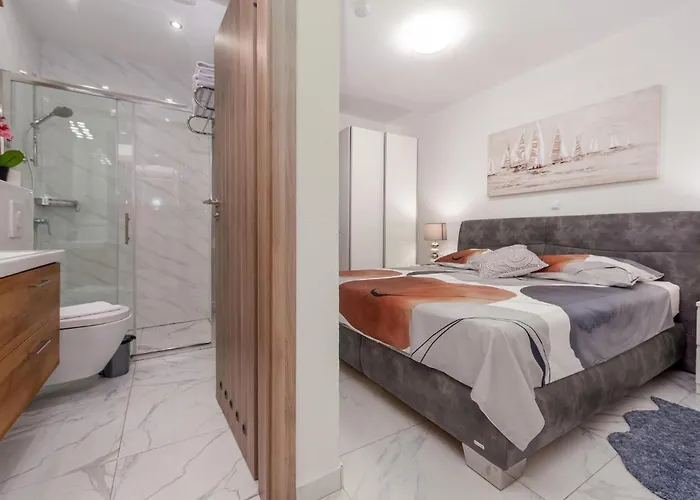 Сasa de vacaciones In With Jacuzzi