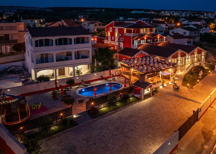 Сasa de vacaciones In With Jacuzzi Turanj